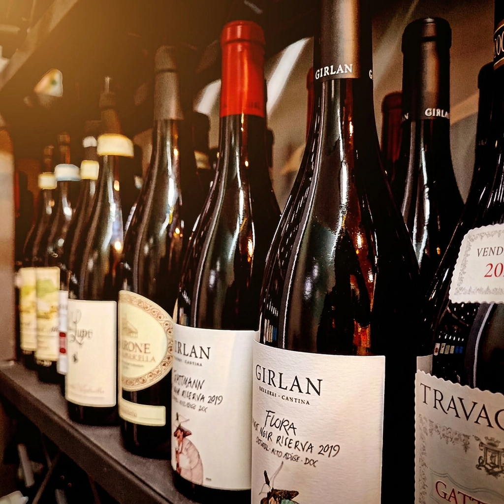 Bottiglie Girlan Pinot Noir Riserva sullo scaffale